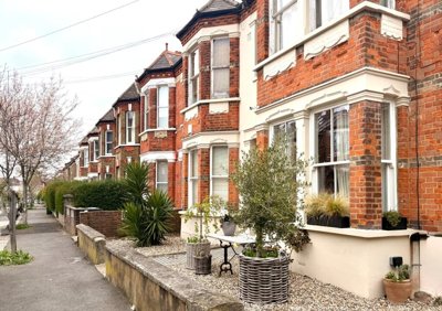 Property on Selsdon Road, SE27 0PQ