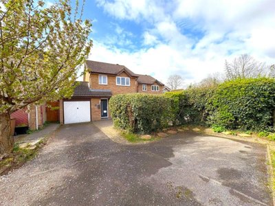 Property on Falkland Road, WR11 1XE