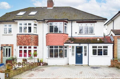 Property on Holbeck Lane, EN7 6QH