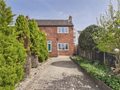 Property on Waverley Street, WR5 3DH