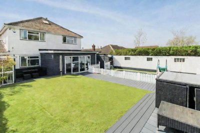 Property on Oakleigh Avenue, SS5 6EJ