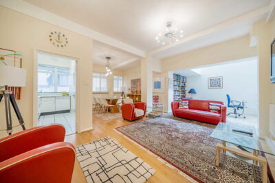 Property on Warwick Lane, EC4M 7BY