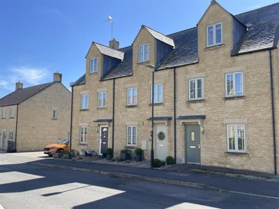 Property on Barnsley Way, GL54 2GJ