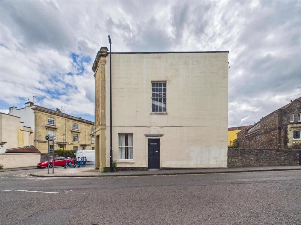 Property main image