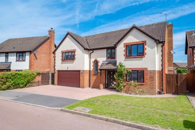 Property on Garnet Field, GU46 6FN