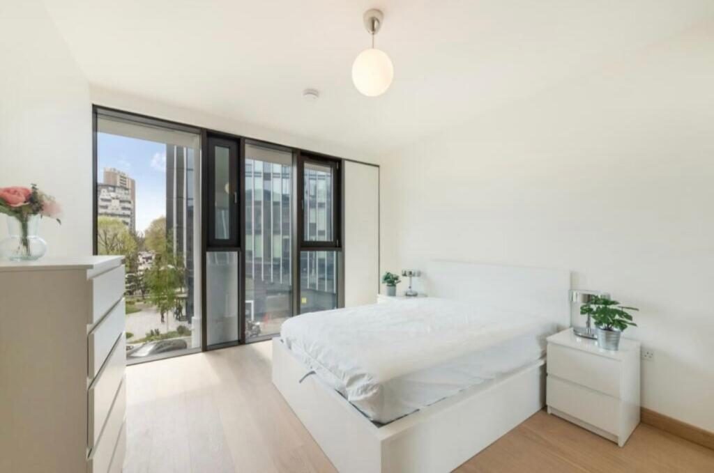 Meridian Place, 
South Quay, E14