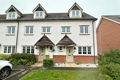 Property on Stonechat Croft, RG12 8EZ