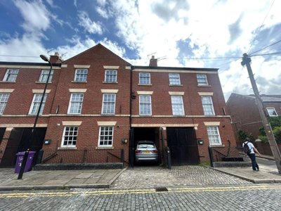 Property on Pilgrim Street, L1 9HB