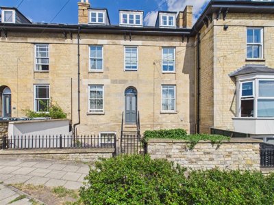 Property on PE9 2EH