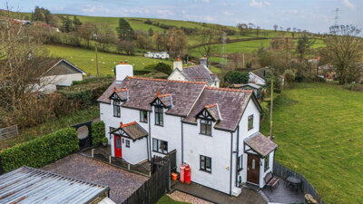 Property on LL21 9LG