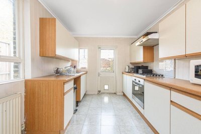 Property on Percy Road, N12 8BU