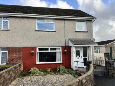 Property on Heol Llwchwr, SA18 3HG