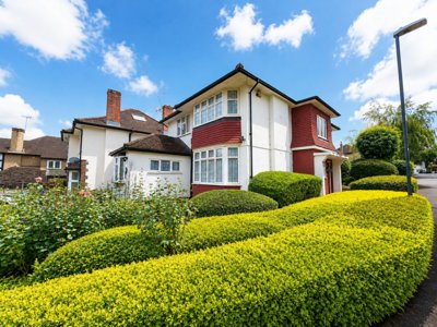 Property on Crest View, HA5 1AN