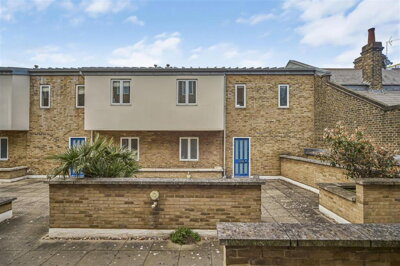 Property on Clapham High Street, SW4 7UG