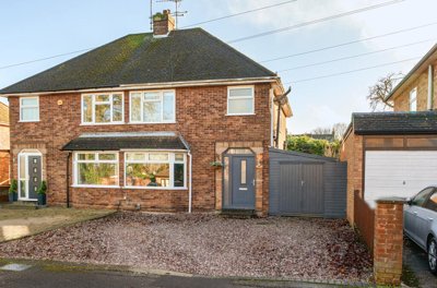 Property on Hawthorn Close, LU6 3BL