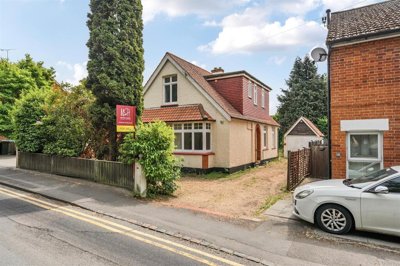 Property on Dukes Ride, RG45 6NE