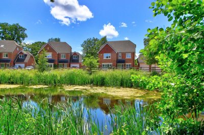 Property on Lake View, RG40 2EW
