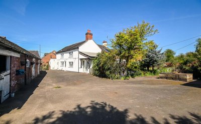 Property on Main Road, DE13 9QD