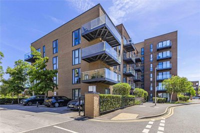Property on Station Road, WD6 1BS
