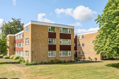 Property on Avenue Road, KT18 7QU
