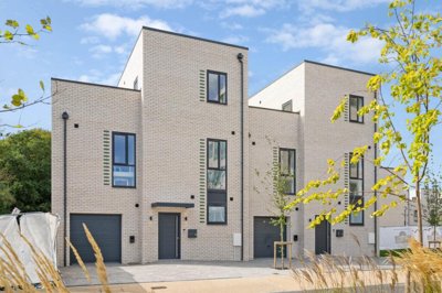 Property on CM13 3DP