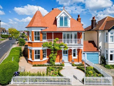 Property on Marine Parade, SS9 2NB