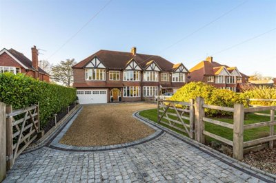 Property on Earlswood Common, B94 5SJ