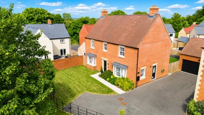 Property on NN12 6NS