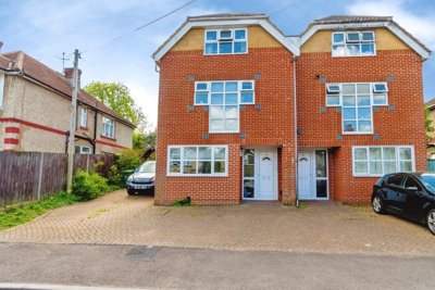Property on Roselands Gardens, SO17 1QG