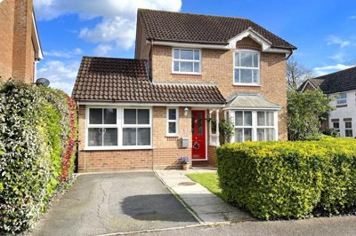 Property on Finches Close, BN17 7GU