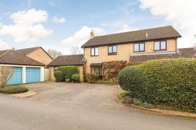 Property on Paddock Close, CB24 9YW