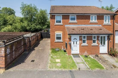 Property on Venners Water, OX11 7PT