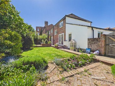 Property on Old Bath Road, RG14 1QL