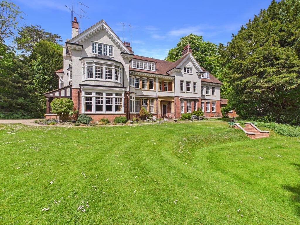 Property main image