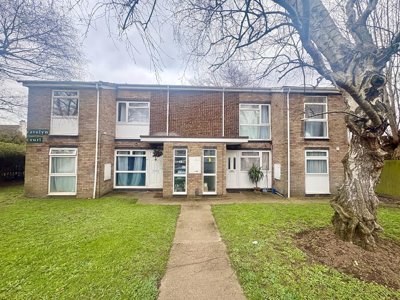 Property on Trinity Road, LU3 2NF