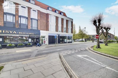 Property on Parkway, AL8 6DS