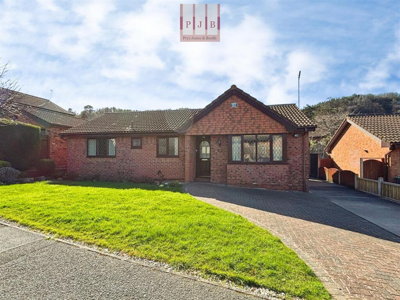 Property on Lon Dirion, LL22 8PX