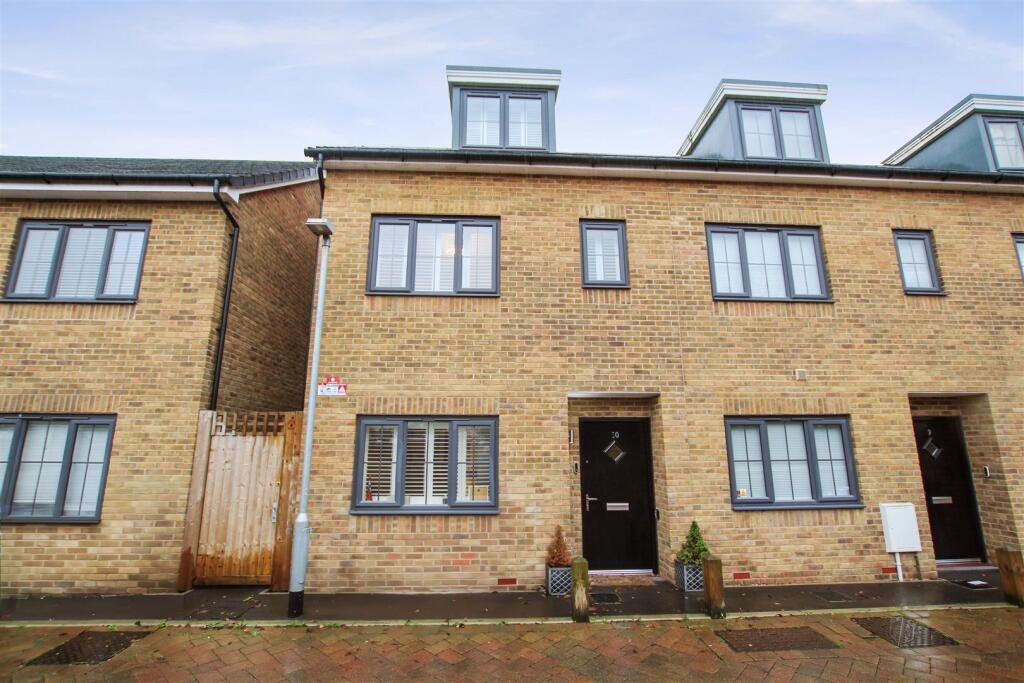 Terraced House