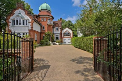Property on Ray Mead Road, SL6 8NJ