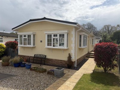 Property on Halfmoon Lane, LU1 4LW