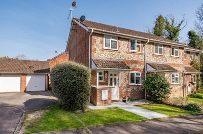 Property on Hunts Close, RG27 9SJ