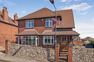 Property on Hill Crest, DN6 8LW