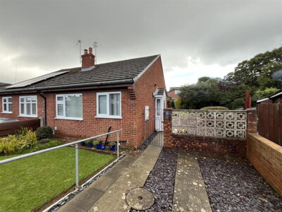 Property on Rhodfa Wen, LL29 8LE