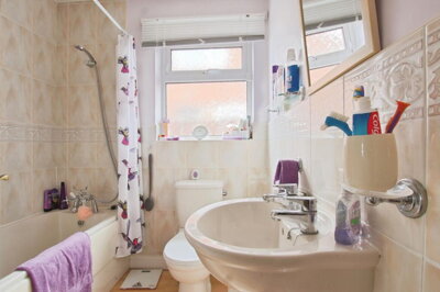 Property on Newbridge Road, HU12 9HS