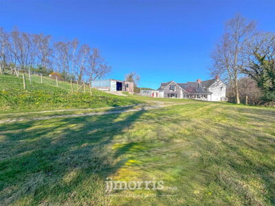 Property on SA37 0JR