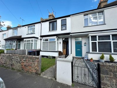 Property on Lonsdale Road, SS2 4LZ