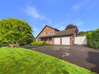 Property on GL4 0AZ