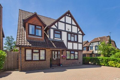 Property on Reynolds Green, GU47 0FL