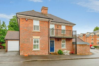 Property on RH10 7RX