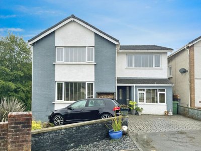 Property on CF31 4PQ